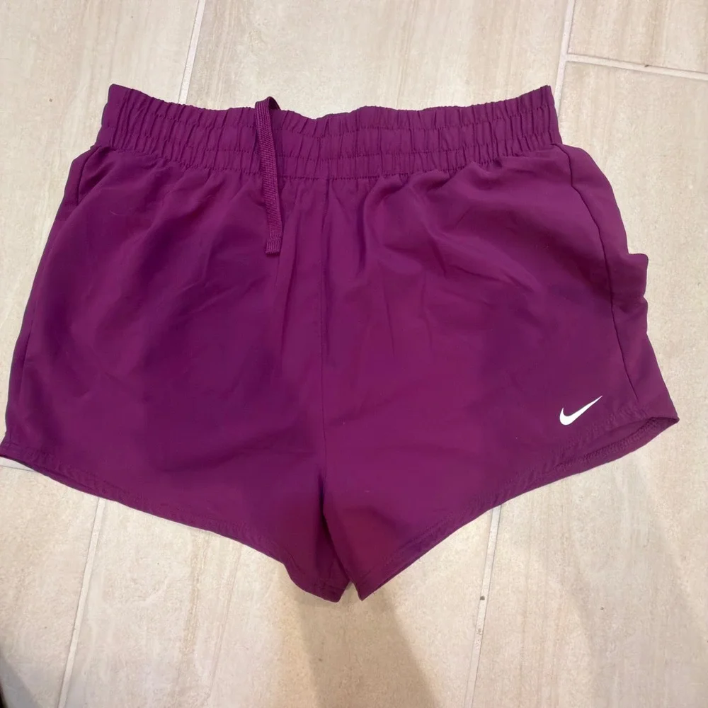 Nike Girls Dri-FIT Running Shorts Plum Purple XL Athletic Gym Training Shorts